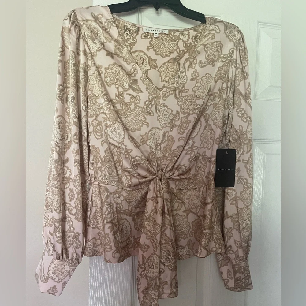 Women satin Long sleeve Top, Fifty Street Medium New - Picture 1 of 3